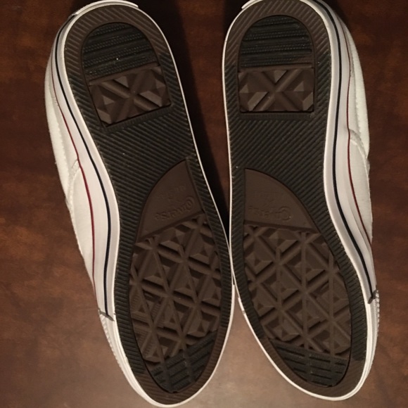 Converse  NWT white sneakers Host Pick 10/31/24 - Picture 3 of 5